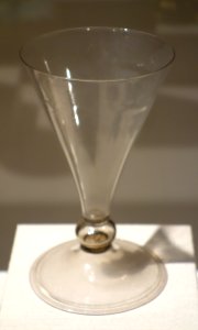 Wineglass, probably Venice, Italy, 1660-1680, nonlead glass - Winterthur Museum - DSC01351