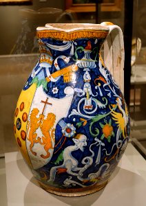 Wine jug made for Jacopo de'Medici and Ginevra della Stufa, Italy, Montelupo, 1513, maiolica - Wadsworth Atheneum - Hartford, CT - DSC05038