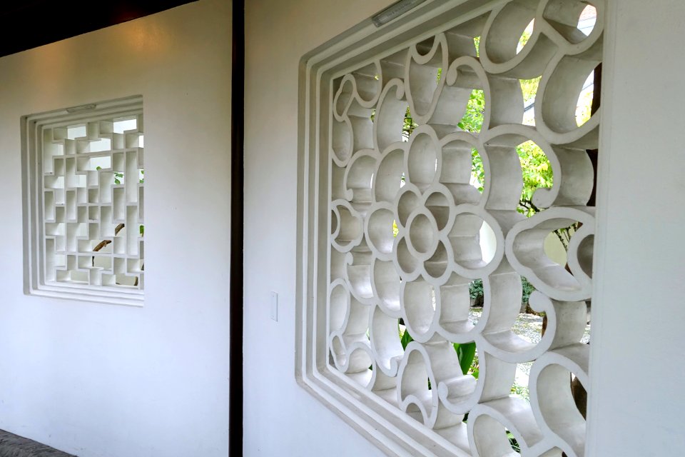 Windows - Lan Su Chinese Garden - Portland, Oregon - DSC01638