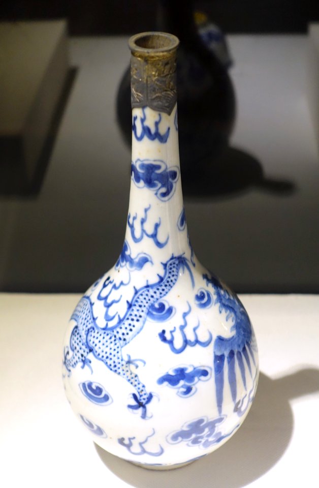 Wine vase - Royal ceramic, Nguyen dynasty, 19th century AD - Vietnam National Museum of Fine Arts - Hanoi, Vietnam - DSC05311
