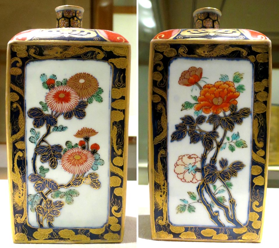 Wine bottle from Japan, c. 1690, Arita ware, Ko-Imari type, Dayton Art Institute