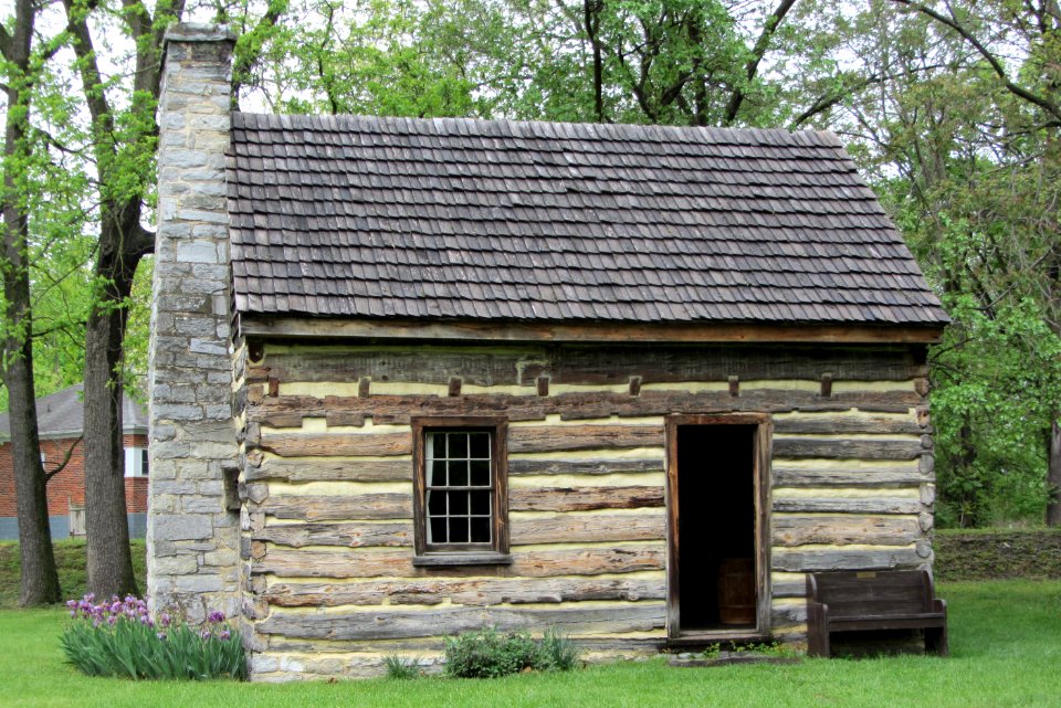 WinchesterVA-AbramsDelight-logcabin-rear
