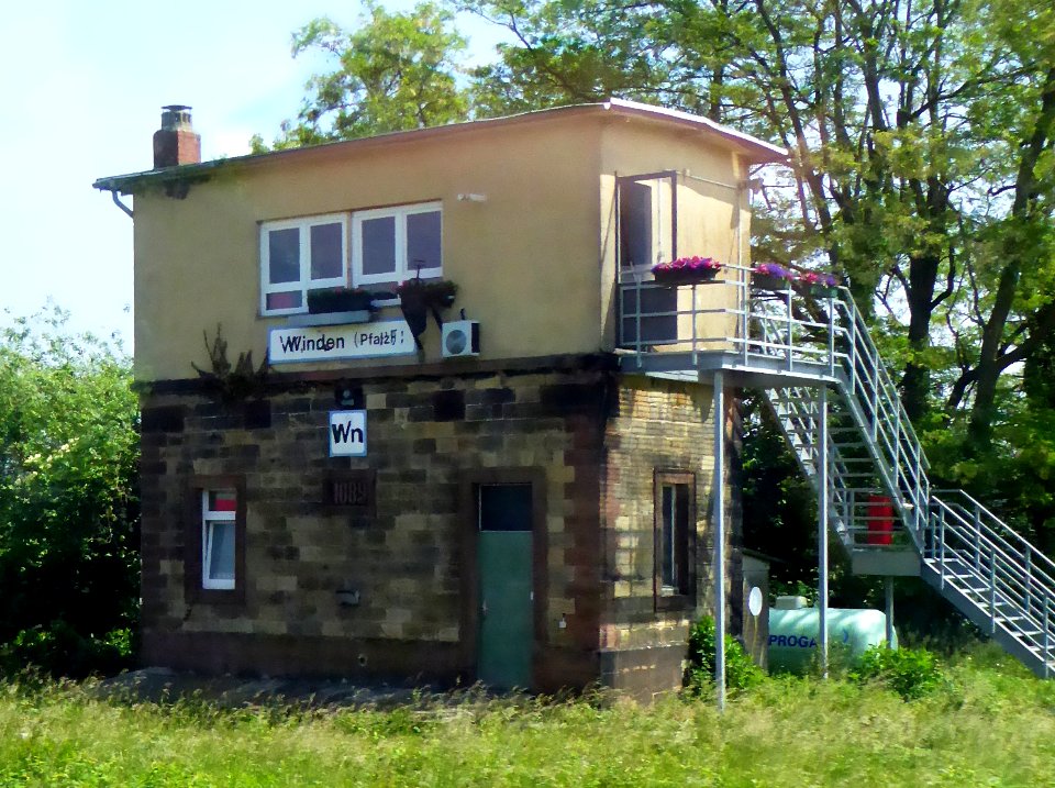Winden (Pfalz), Stellwerk, 1
