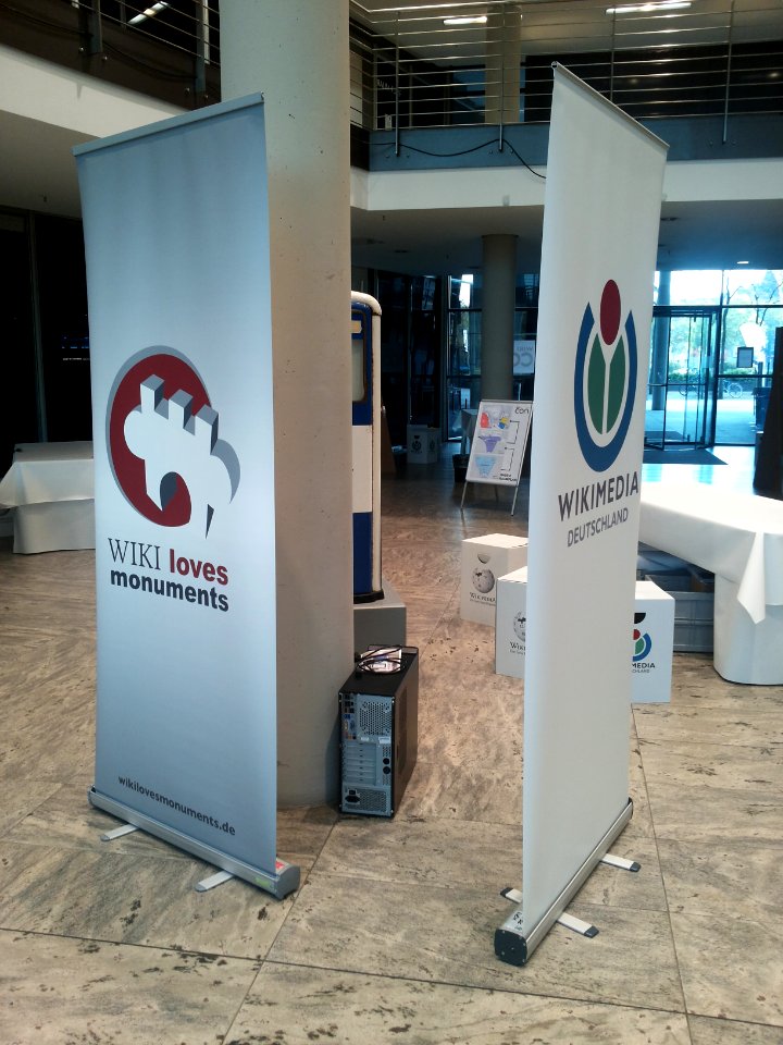 WikiCon 2014-Standing banners