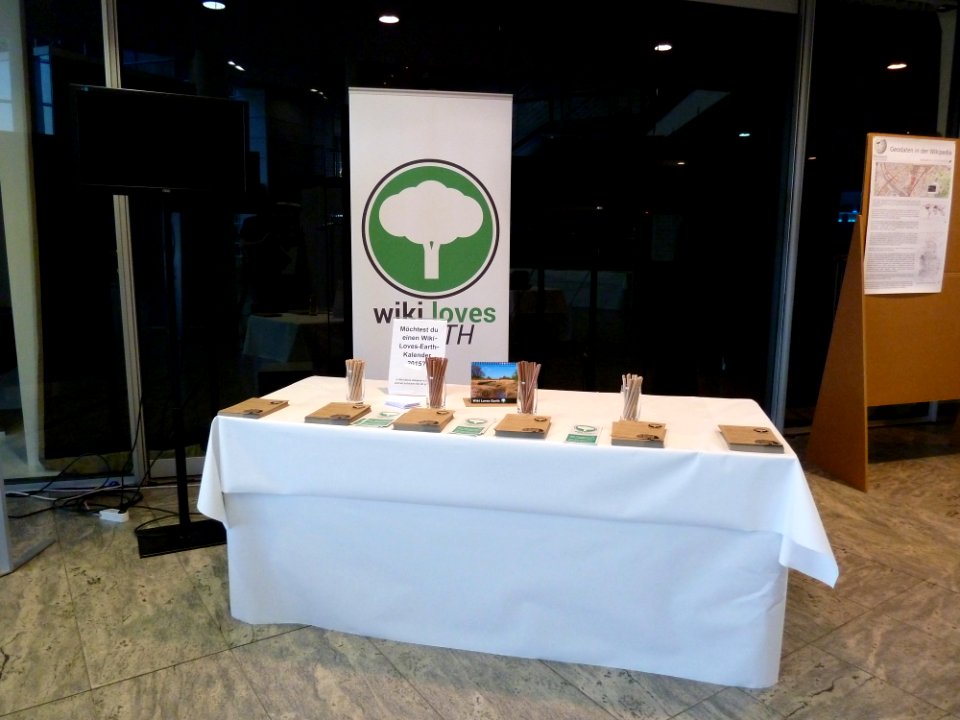 WikiCon 2014-Tisch Wiki Loves Earth im Foyer