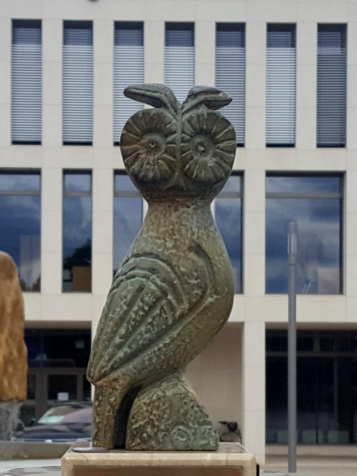 WikiEule auf WikiCon 2016 in Stuttgart (1) (cropped)