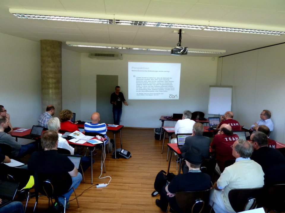 WikiCon 2014-Raum Broccoli-Freitag-Wiki ist mehr als Wikipedia. Neue Perspektiven der Wiki-Revolution (1)
