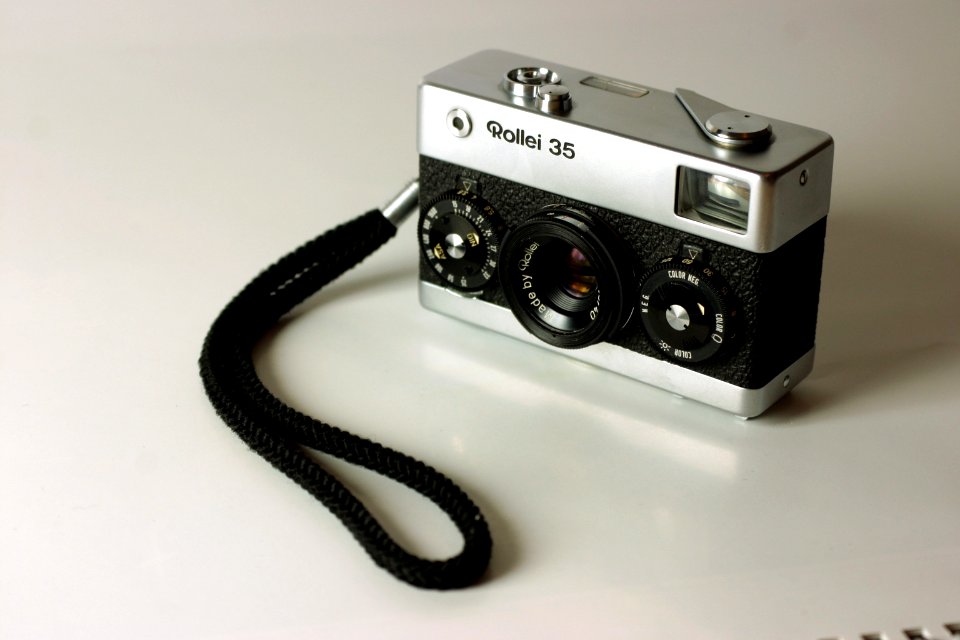 Wikicommons kamera rollei35 rrt877