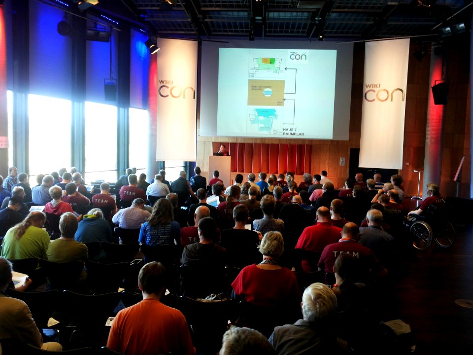 WikiCon 2014-Begrüß­ungs­ver­an­stal­tung für alle Teilnehmer im Festsaal (6)