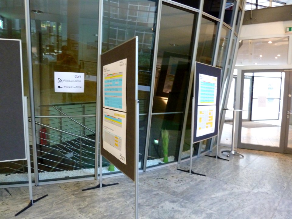 WikiCon 2014-Informationstafeln im Foyer (2)