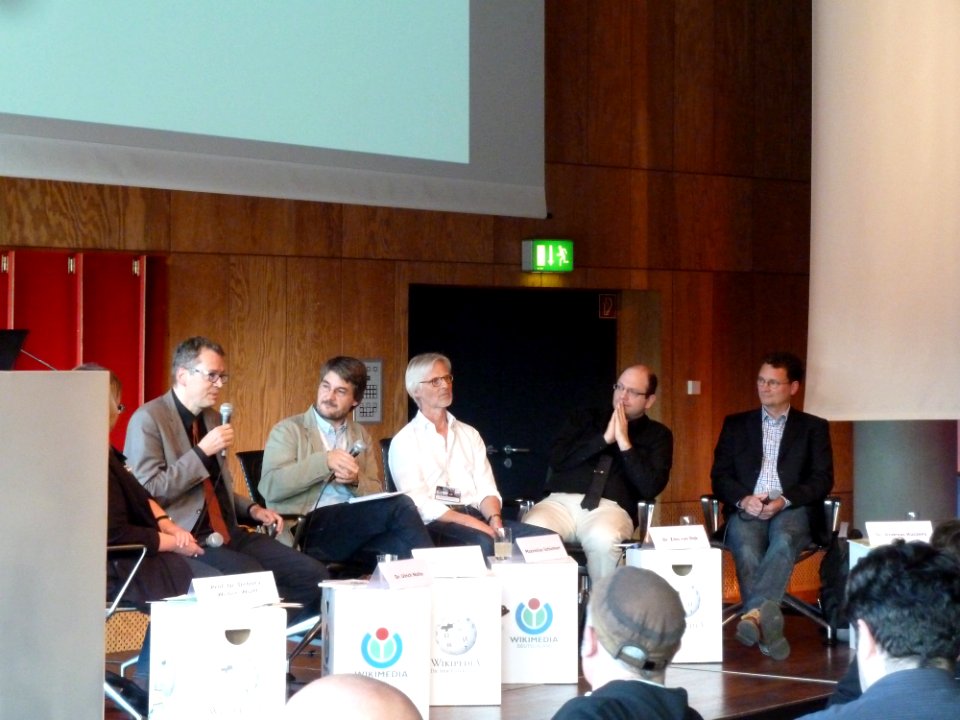 WikiCon 2014-Podiumsdiskussion im Festsaal-Wikipedia & Wissenschaft (5)
