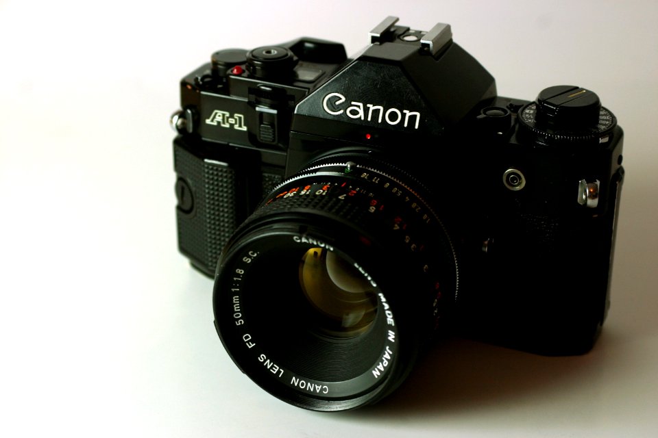 Wikicommons canon a-1 canon rrt877