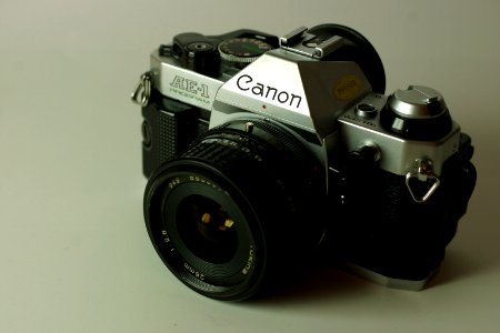 Wikicommons canon ae-1 program tokina rrt877