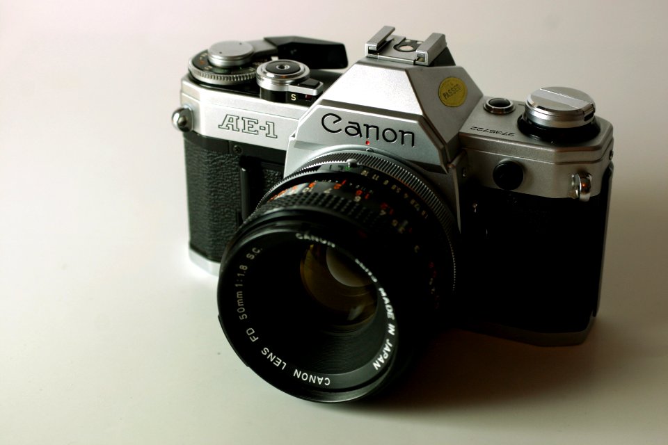 Wikicommons ae-1 canon rrt877 gif