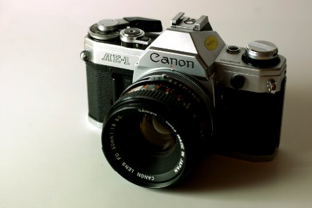 Wikicommons ae-1 canon rrt877 gif photo