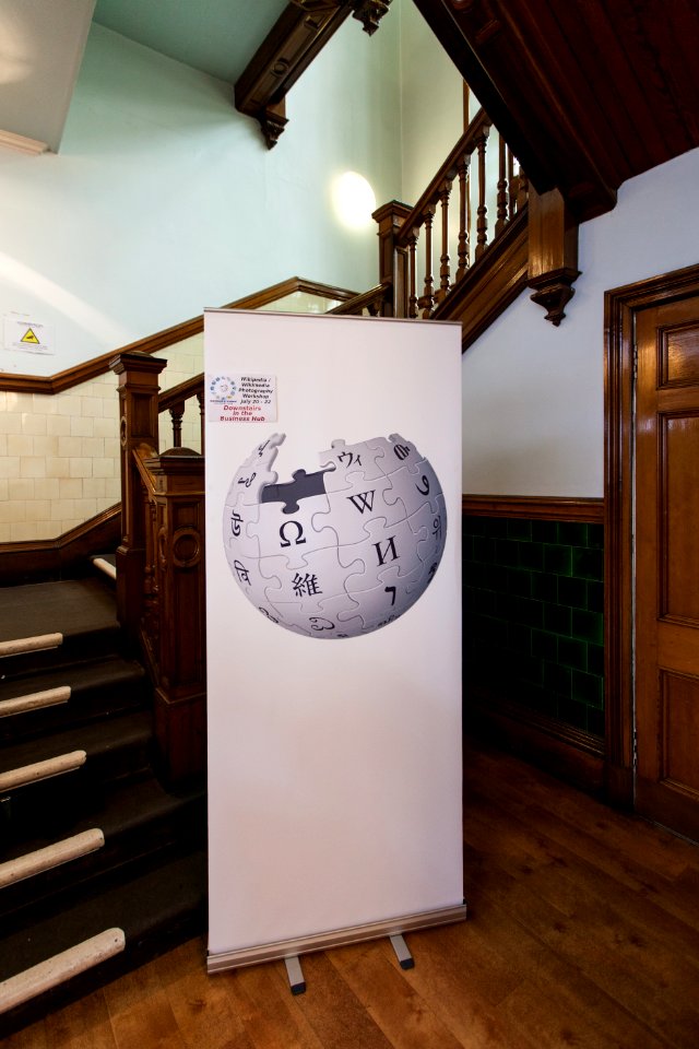Wikipedia Roll-up, McDonald Road Library, Edinburgh, Scotland, GB, IMG 3852 edit