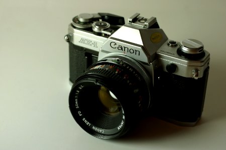 Wikicommons canon ae-1 rrt877 photo