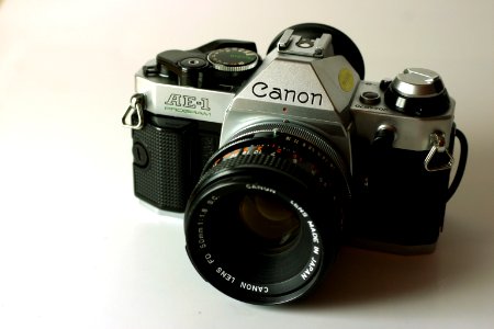 Wikicommons canon ae-1 program canon rrt877 2