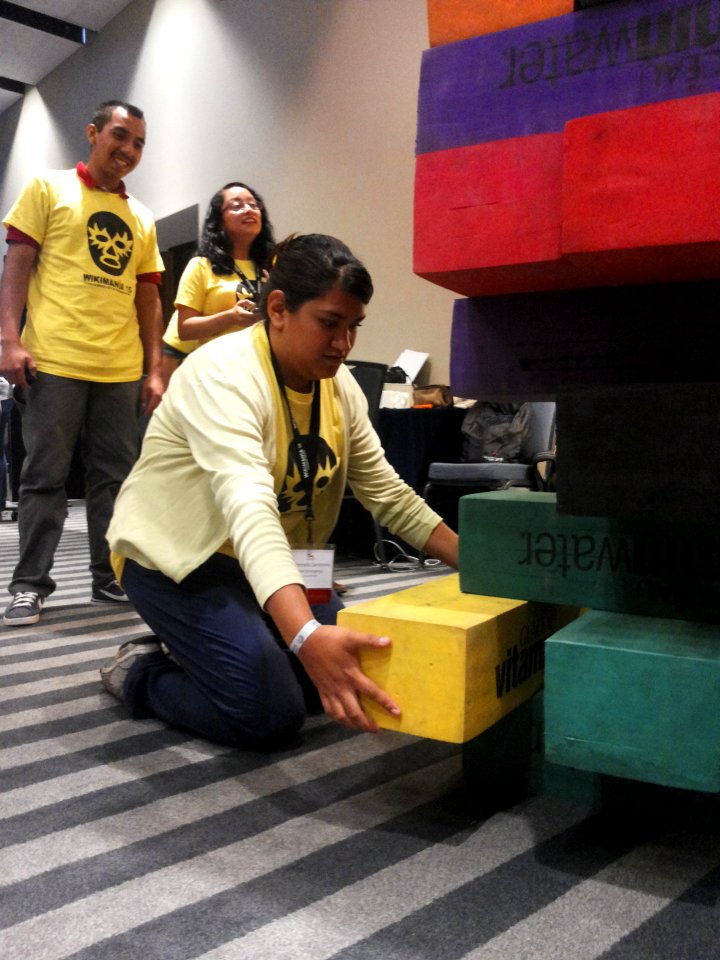 Wikimania 2015-Wednesday-Volunteers play Weasel-Jenga (19)