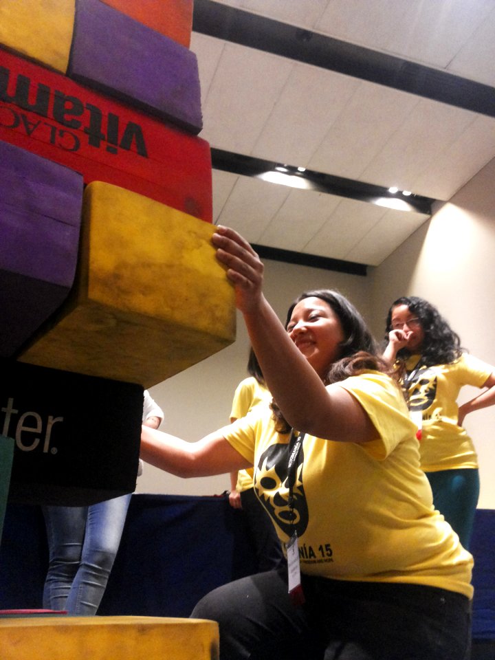 Wikimania 2015-Wednesday-Volunteers play Weasel-Jenga (10)