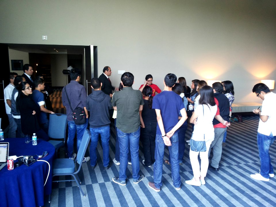 Wikimania 2015-Tuesday-Volunteers get instructions (2)