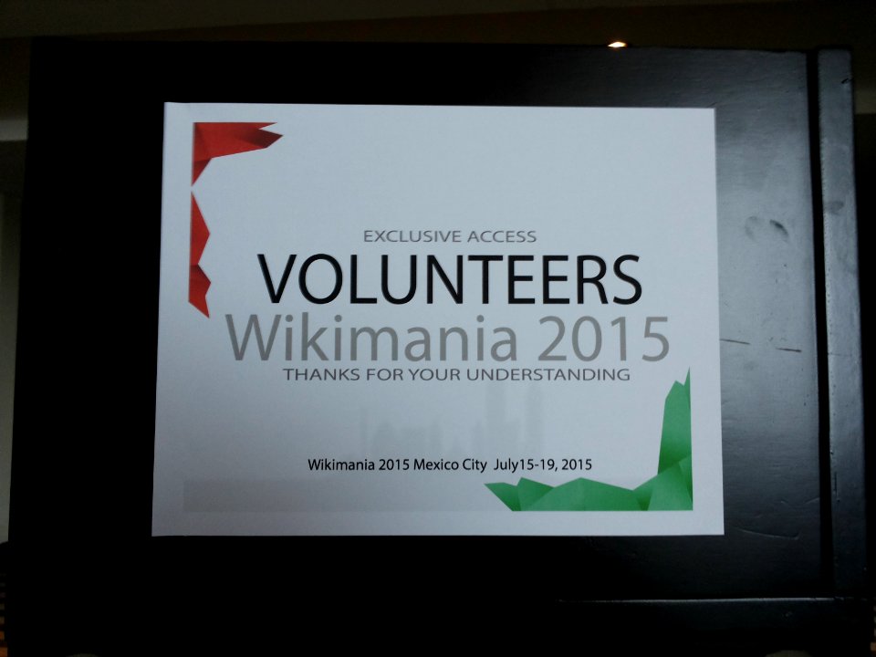 Wikimania 2015-Tuesday-Volunteers sign