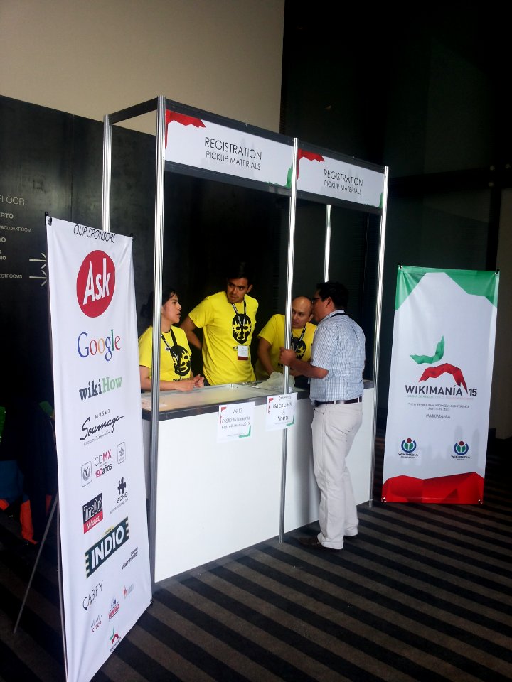 Wikimania 2015-Wednesday-Shirt-backpack desk (3)