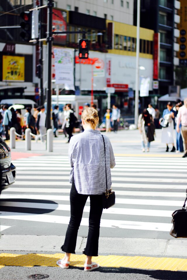 Pedestrian crossing traffic