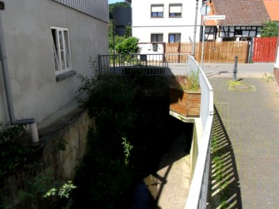 Wiesbach an Bachweg vor Kapersburgstraße Beginn Verrohrung R0015892