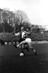 Willem II tegen Feyenoord 3-4, Kruiver in duel met Brooymans, Bestanddeelnr 918-5042