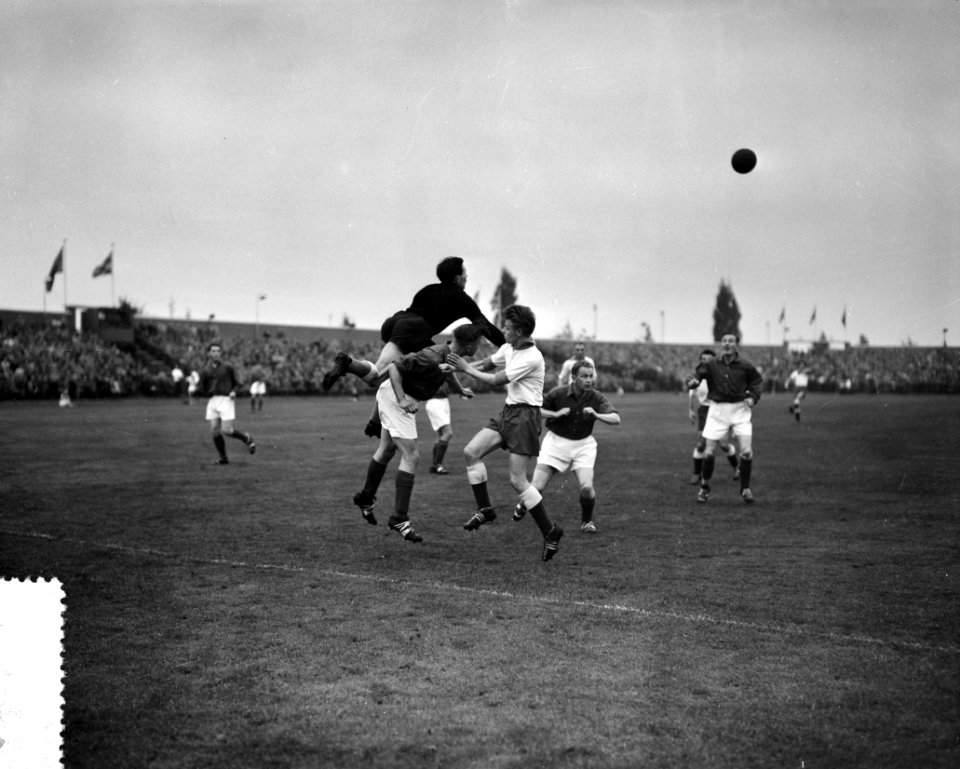 Willem II tegen Fortuna. Bram Appel (Fortuna). Moment bij Willem II keeper, Bestanddeelnr 908-0913