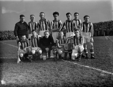 Willem II tegen Sittardse Boys 2-0. Voetbalelftal Willem II, Bestanddeelnr 902-5586
