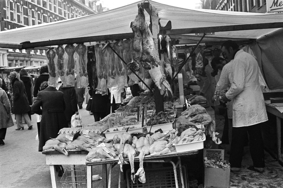 Wildstalletjes op Albert Cuypmarkt , Amsterdam, Bestanddeelnr 928-9515