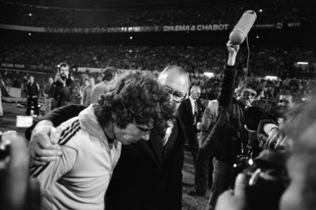 Willem van Hanegem en KNVB voorzitter Meuleman, Bestanddeelnr 930-4612