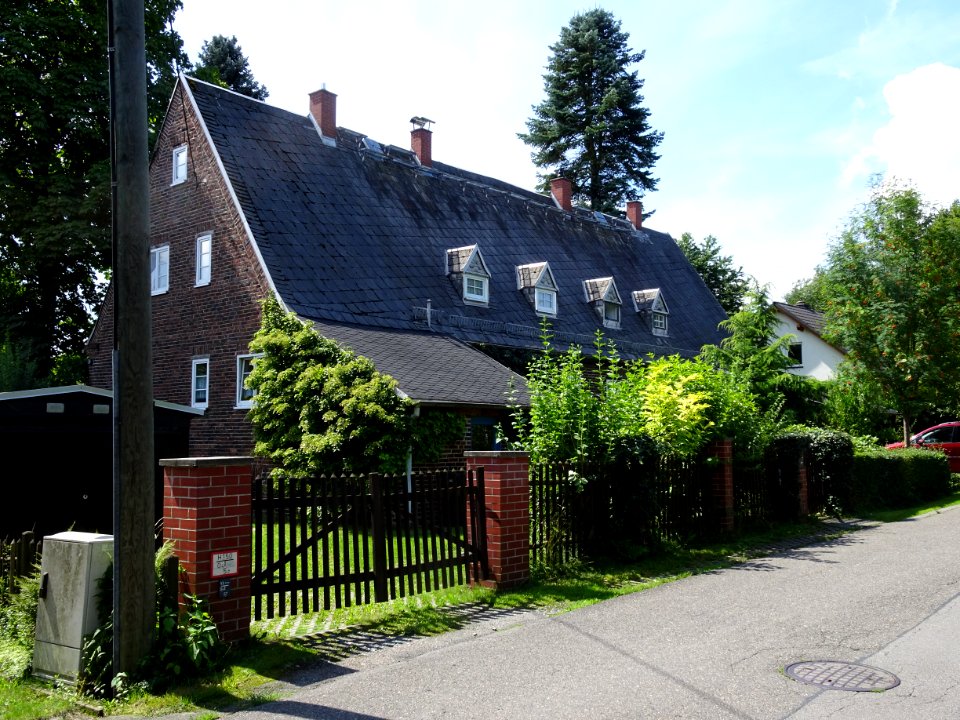 Wilhelm-Busch-Straße 43, 45