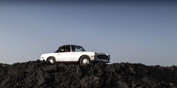 Vehicle desert mercedes