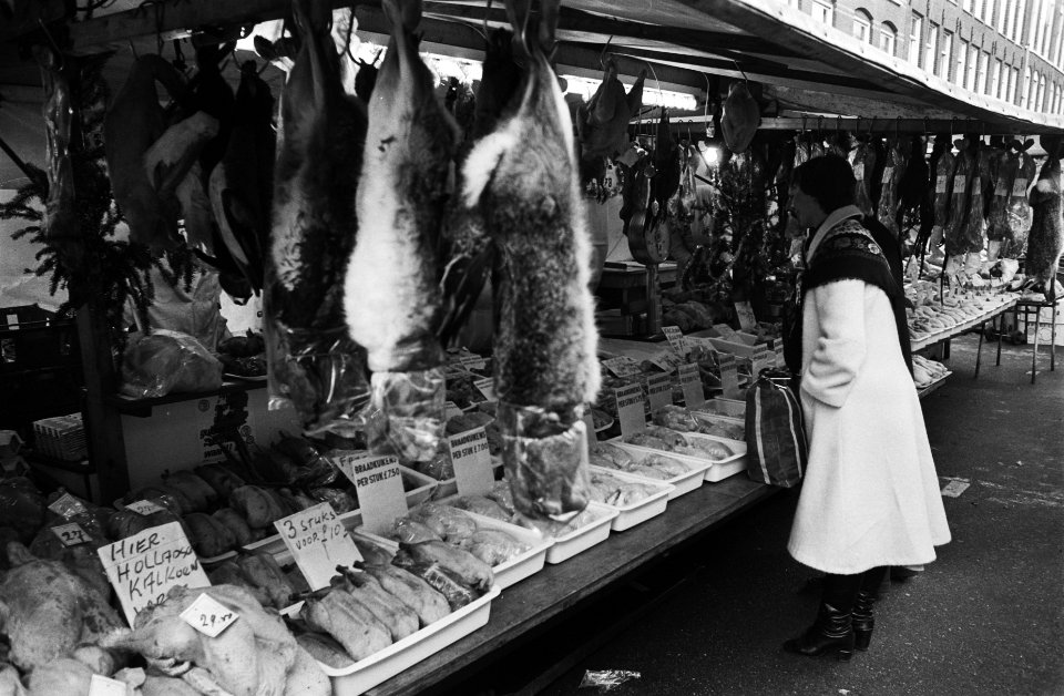 Wild-verkoop op Albert Cuypmarkt in Amsterdam, Bestanddeelnr 929-4967