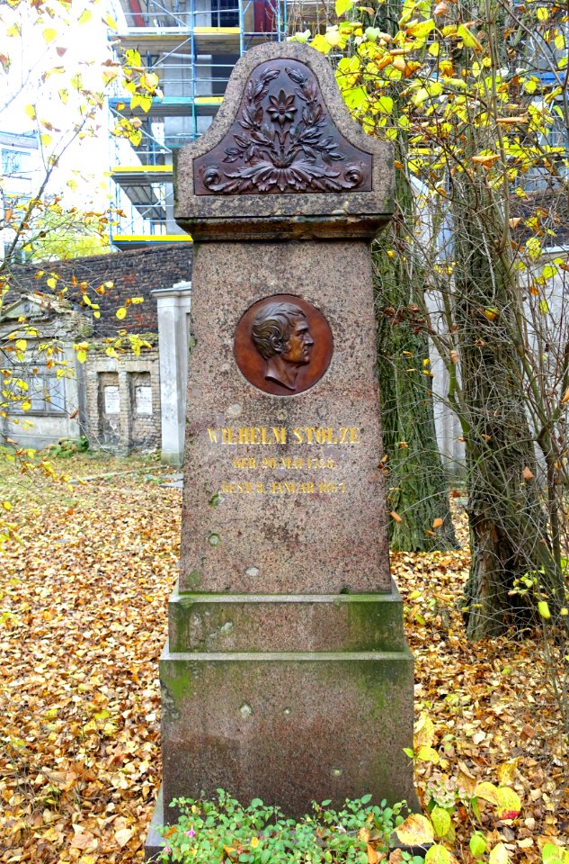 Wilhelm Stolze grave, view 1 - Domfriedhof I - Berlin-Mitte, Germany - DSC09890