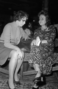 Wilhelmina Drucker-prijs uitgereikt aan Amerikaanse Dolle Mina in Shaffy-theat, Bestanddeelnr 924-2173