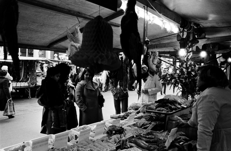 Wild-verkoop op Albert Cuypmarkt in Amsterdam, Bestanddeelnr 929-4968