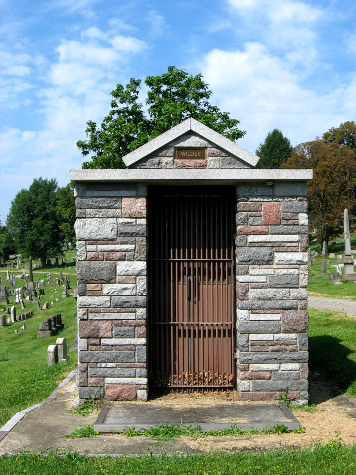 Wilder Mausoleum, South Side Cemetery, 2015-08-07, 02