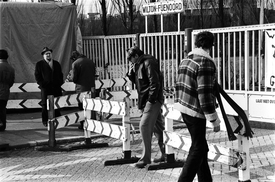 Wilde stakingen bij Wilton Fijenoord en HVO nog steeds bezig. Werknemers bij de , Bestanddeelnr 932-0416