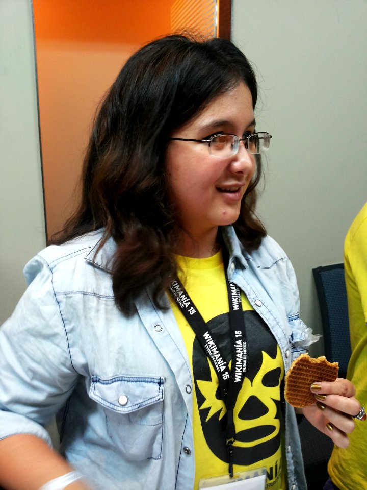 Wikimania 2015-Thursday-Eating lovely stroopwafel (3)
