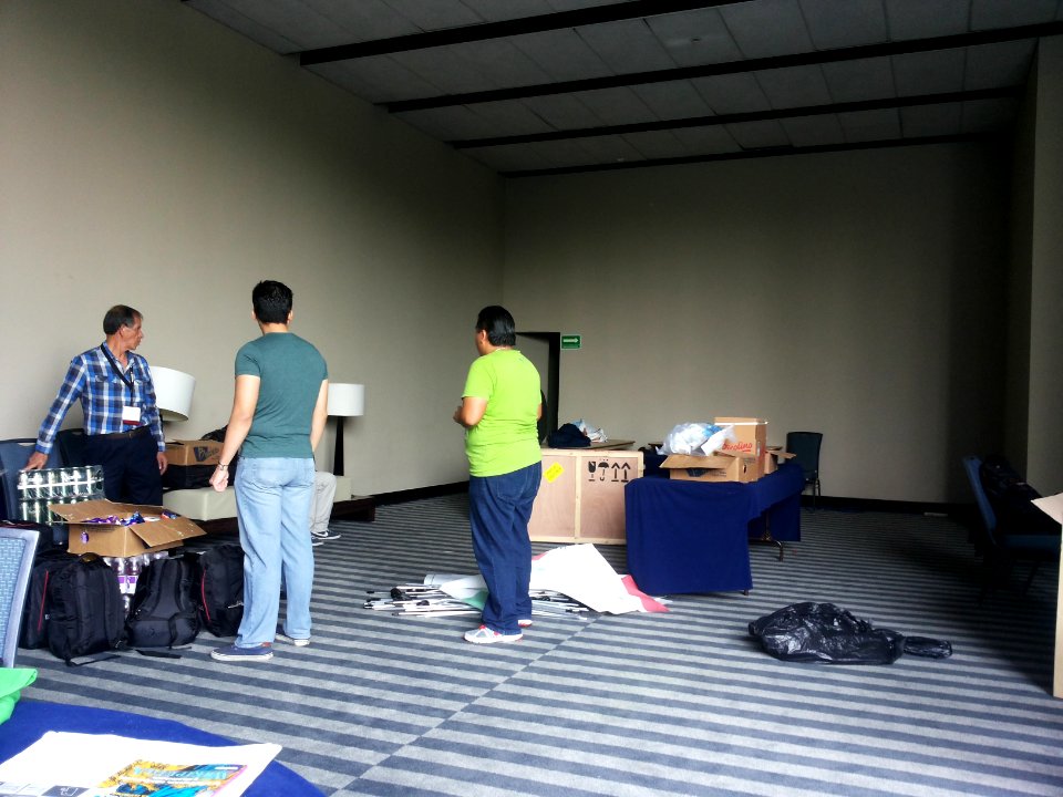 Wikimania 2015-Monday-The last materials are moved and leave the venue