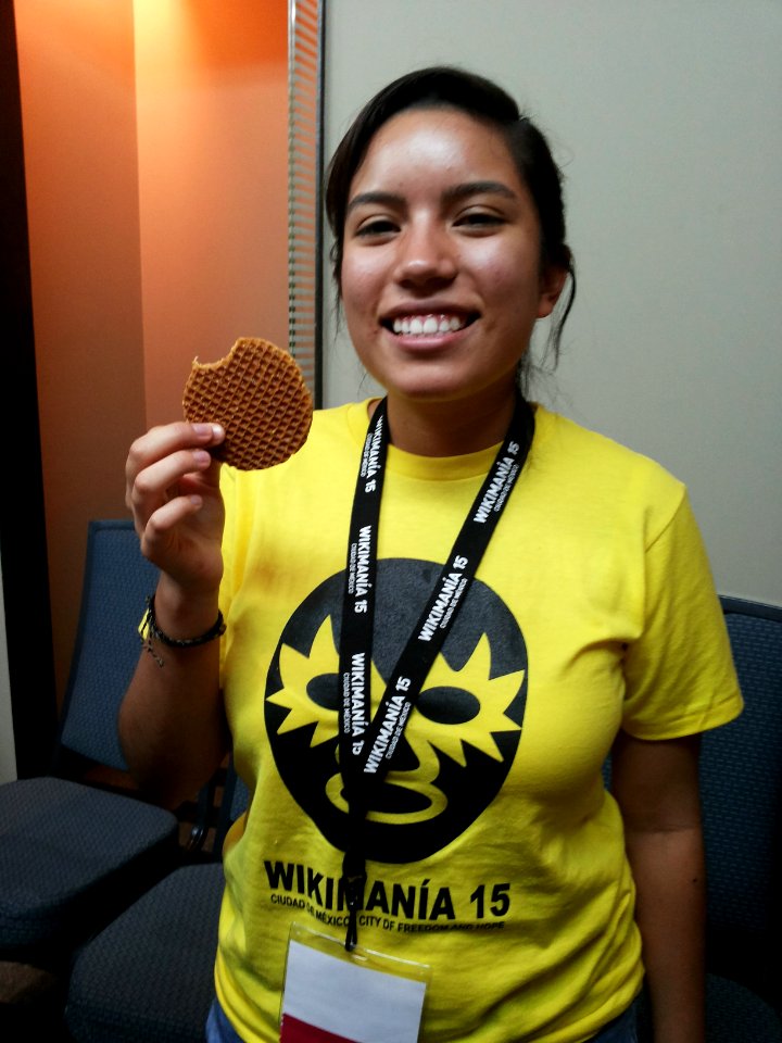 Wikimania 2015-Thursday-Eating lovely stroopwafel (1)