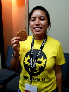 Wikimania 2015-Thursday-Eating lovely stroopwafel (1)