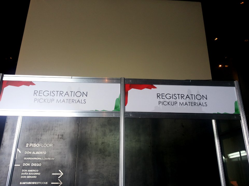 Wikimania 2015-Wednesday-Shirt-backpack desk (4)