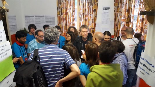 Wikimania 2016-Jimmy Wales surprises student volunteers with visit (2)