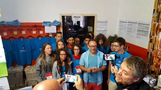 Wikimania 2016-Jimmy Wales surprises student volunteers with visit (4)