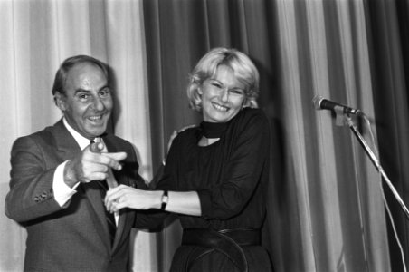 Willem Duys en Martine Bijl tijdens de uitreiking, Bestanddeelnr 931-0293